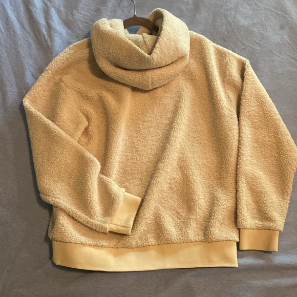 Super comfy Scotch & Soda hoodie in faux sheepskin. Size Medium. - Picture 3 of 5